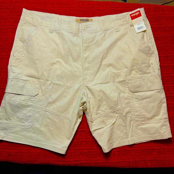 Wrangler Cargo Shorts Size 42 - Picture 1 of 7